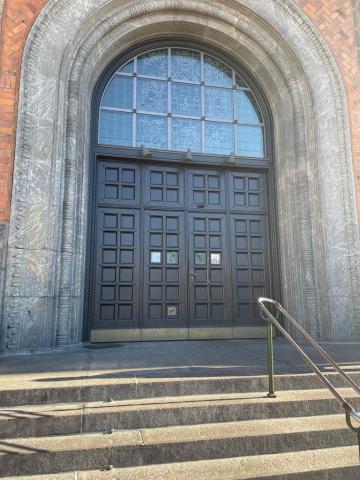 Main entrance at Copenhagen City Hall - go in here!