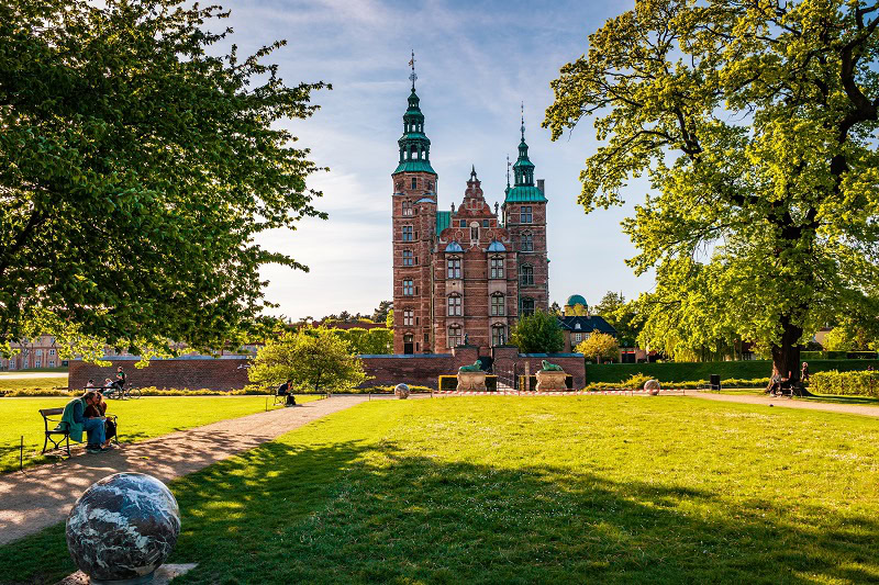 people relaxing at the king's garden next to rosenborg castle